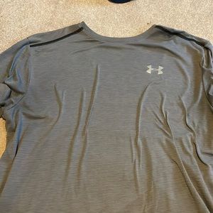 Grey under armour t shirt